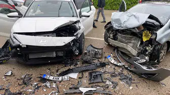 Otomobiller çarpıştı: 3 yaralı