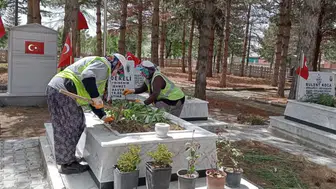 Konya'da şehitler unutulmadı: Kabirlerde vefa çalışması