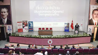 Uluslararası öğrenciler disiplinlerarası sempozyumda bir araya geldi
