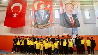 Başkan Altay’dan 3 bin öğrenciye büyük destek!