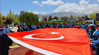 Seydişehir'de üniversite öğrencileri mezuniyet heyecanı yaşadı