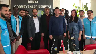 Engel tanımayan kardeşlik: 9 ülkeden gelen öğrenciler Dünya Görmeyenler Derneği’nde