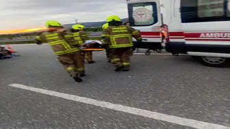 Yolcu otobüsü refüje çarpıp devrildi: 36 yaralı