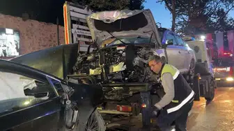 İki otomobil kafa kafaya çarpıştı: 9 yaralı