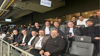 Atiker ve Yönetim takımın yanında