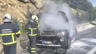 Seyir halindeki cip yandı