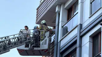 5 katlı binada yangın: 4 kişi dumandan etkilendi