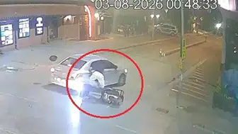 Motosiklet otomobile çarptı; 2 yaralı