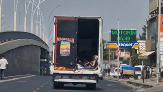 Nakliye aracının kasasında tehlikeli yolculuk