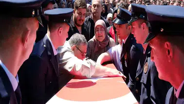 Şehit itfaiye eri, son yolculuğuna uğurlandı