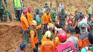 Endonezya'da toprak kayması: 3 ölü