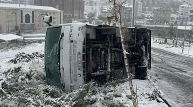 İşçi servis midibüsü devrildi