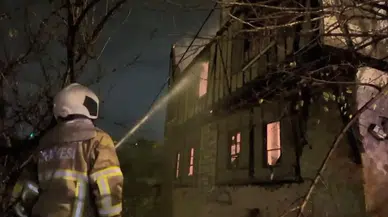 3 katlı tarihi konakta yangın