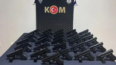 Konya’da çelik kasalara gizlenmiş 100 tabanca ele geçirildi!