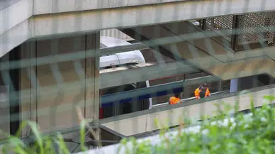 Metro raydan çıktı