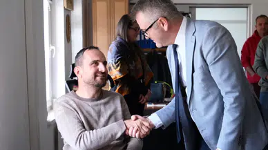 Başkan Ustaoğlu’ndan engelli çalışma arkadaşlarına anlamlı ziyaret