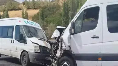 Minibüsler çarpıştı