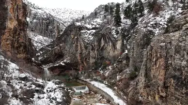 Çetmi Şelalesi karla kaplandı