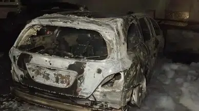 Otoparktaki 5 otomobil yandı