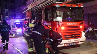 Kafenin çatı katında yangın: 2 kişi dumandan etkilendi