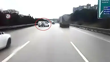 Kontrolünü kaybeden sürücü tıra çarpmaktan son anda kurtuldu