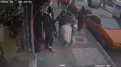 Mağaza önündeki kıyafetleri çaldılar