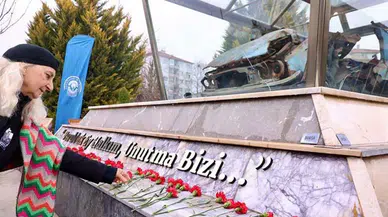 Uğur Mumcu, hurda otomobilinin sergilendiği alanda anıldı