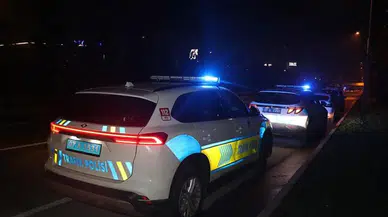 Yol kenarında park halindeki minibüste ölü bulundu