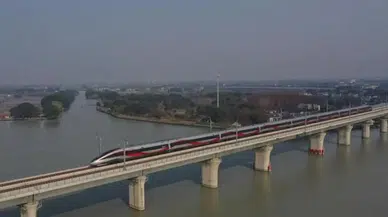 Çin'de demir yolu köprüsü çöktü: 5 ölü