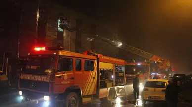 Marangoz atölyesinde yangın; mahsur kalan 11 kişi ile 1 köpek kurtarıldı