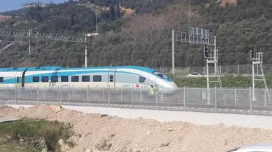 Trenin çarptığı yaya hayatını kaybetti