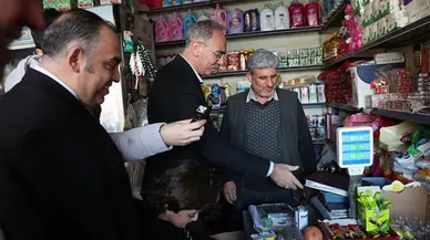 Belediye başkanı, veresiye defterini tartıp 50 bin TL'ye satın aldı