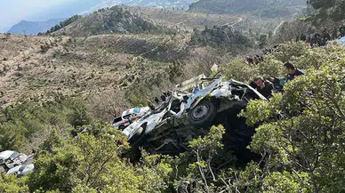 İşçi servisi, uçurumdan yuvarlandı; 3 ölü, 11 yaralı