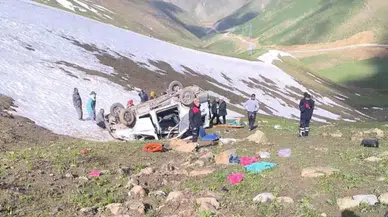 İşçileri taşıyan minibüs, uçuruma yuvarlandı; 1 ölü,