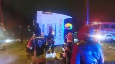 Yolcu otobüsü devrildi; 3 ölü, 31 yaralı