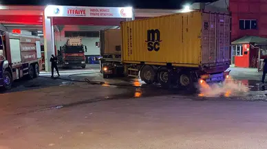 Yanan tırı 10 kilometre kullanıp itfaiyeye ulaştırdı