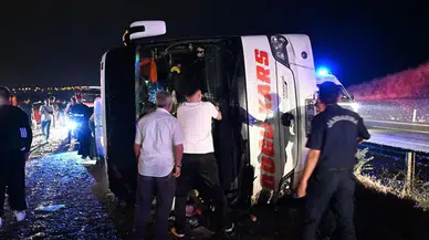 Yolcu otobüsü devrildi: 40 yaralı