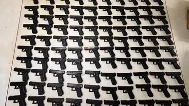 İş yerine operasyon; 100 adet ruhsatsız tabanca ele geçirildi