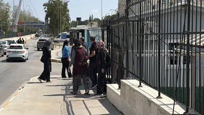 Boşanma aşamasındaki eşinin ailesinin evine gitti! 3 kişiyi öldürdü