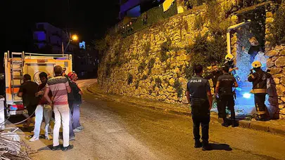 Tavan sıvaları düşen evdeki 5 kişi tahliye edildi
