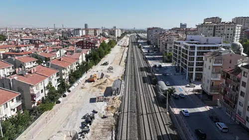 KONYARAY Banliyö hattında çalışmalar yarıyı geçti