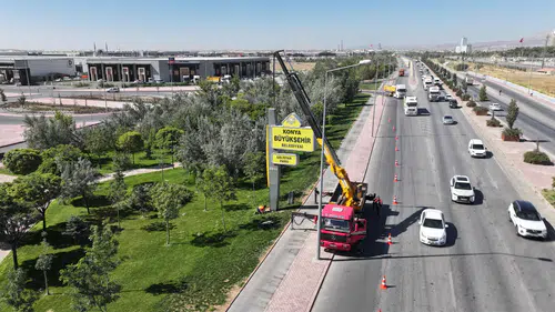 Konya Büyükşehir Belediyesi Totem ve Tabelaları Kaldırıyor