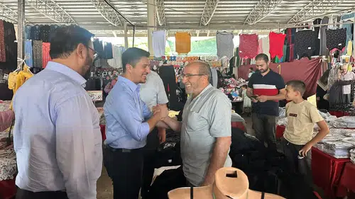 Konya'nın genç vekili sahada: Notlarını aldı!