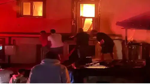 4 ev ve 1 iş yeri yandı