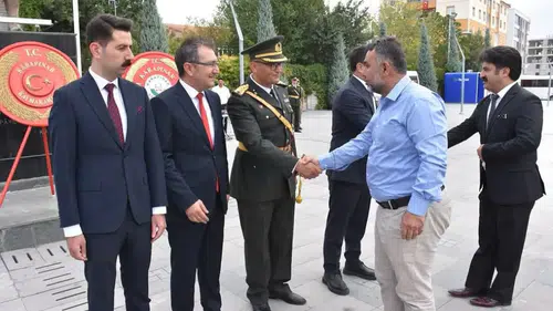 Cumhuriyet Meydanı’nda Coşkulu Zafer Kutlamaları