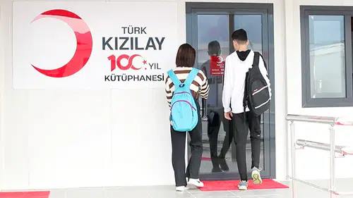 Depremzede öğrencilerin umuda yürüyüşü: YKS'de büyük başarı sağladılar!