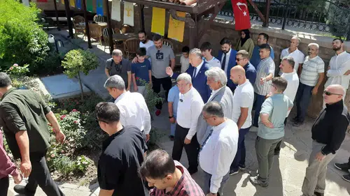 Ahmet Davutoğlu, Konya'da taziyeye katıldı