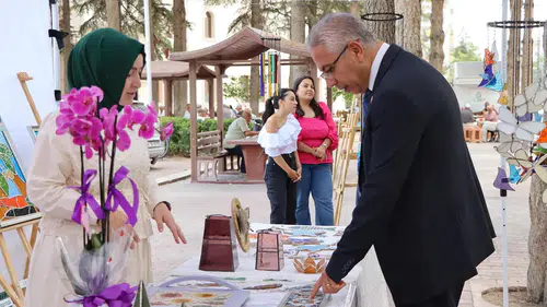 Renklerin büyüsü Konya'yı sardı: Başkan Akpınar sergiyi inceledi!