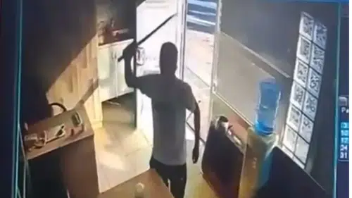 Taksi durağına kılıçlı saldırı: Görevli yaralandı