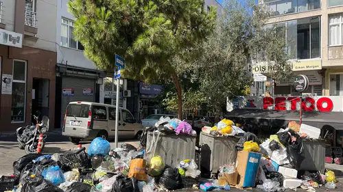 Sokaklar çöp yığınlarıyla doldu